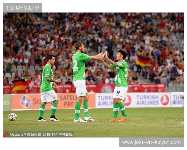 阿贾克斯前场无球跑动极具穿透力：解码速度与空间的艺术