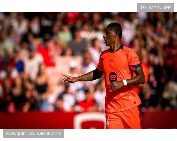 拉什福德低平球穿透对方防线得分