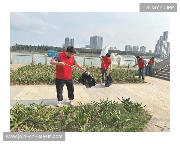 赛事期间环保志愿者组织清理赛场周边垃圾，赛事期间环保志愿者组织清理赛场周边垃圾
