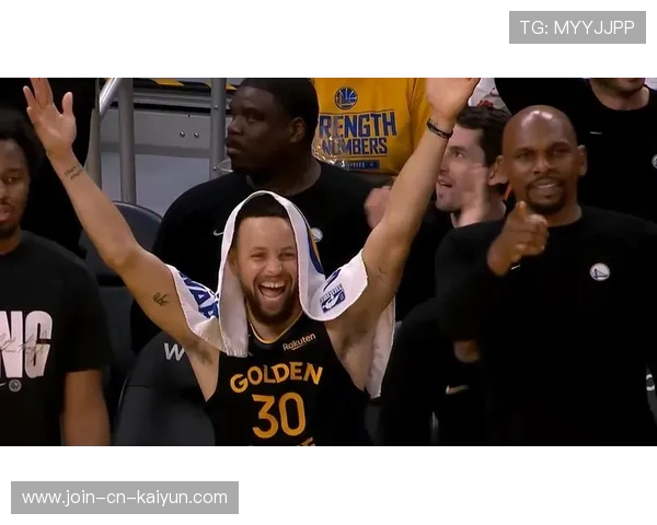 库里三分点燃全场，勇士球迷再次沸腾